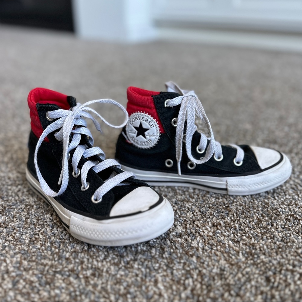 Chuck Taylor Converse Kids High Tops Size 11